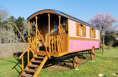 Bussac-Foret House | Homerez - Nice property for 2 ppl. with shared pool and garden at Bussac-Forêt