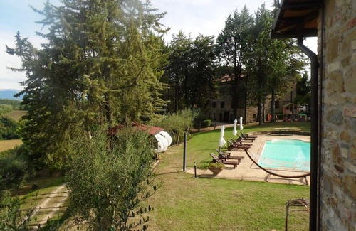 Ramazzano House | Homerez - Spacious house for 8 ppl. with shared pool at Ramazzano - Le Pulci