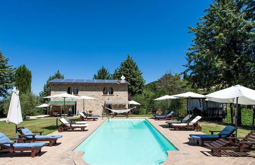 Ramazzano House | Homerez - Spacious house for 8 ppl. with shared pool at Ramazzano - Le Pulci
