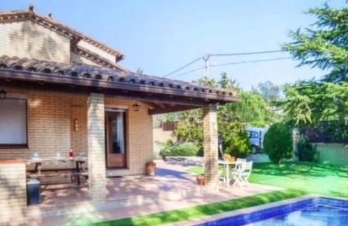 Can Carbonell Villa | Homerez - Spacious villa for 8 ppl. with swimming-pool at Can Carbonell