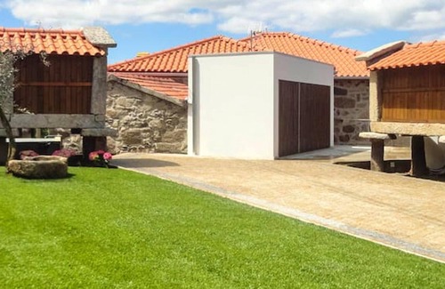Riba de Mouro House | Homerez - Spacious house for 2 ppl. with terrace at Riba de Mouro
