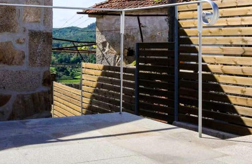 Riba de Mouro House | Homerez - Spacious house for 5 ppl. with terrace at Riba de Mouro
