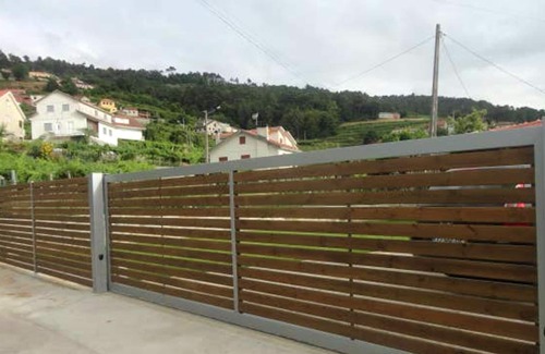 Riba de Mouro House | Homerez - Spacious house for 5 ppl. with terrace at Riba de Mouro