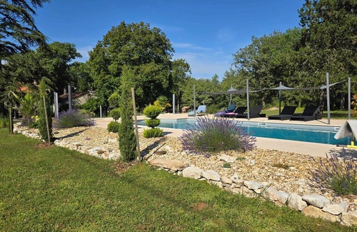 Limeyrat Villa | Homerez - Spacious villa in Limeyrat with private pool