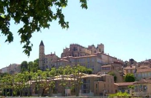 Ornezan Villa | Homerez - Spacious villa for 6 ppl. with swimming-pool and garden at Ornézan