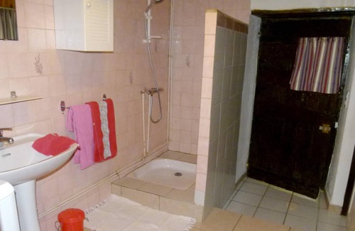 Ornezan Villa | Homerez - Spacious villa for 6 ppl. with swimming-pool and garden at Ornézan