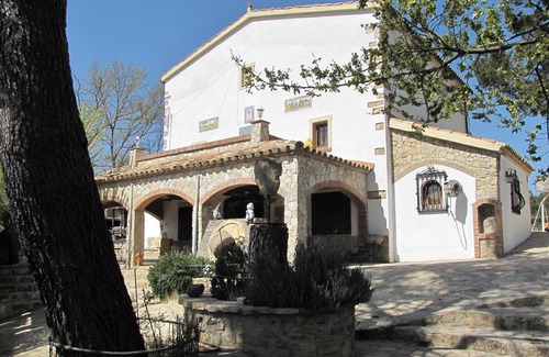 Querol Villa | Homerez - Spacious Villa in Querol with Private Pool and Jacuzzi