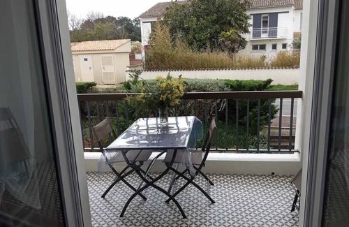 Dolus-d'Oleron Apartment | Homerez - Studio in Dolus-d'Oléron