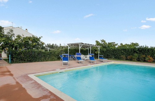 Cupra Marittima Villa | Homerez - Villa for 11 ppl. with swimming-pool and sea view at Cupra Marittima