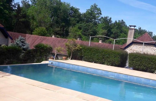 Jurancon Villa | Homerez - Villa for 12 ppl. with swimming-pool, terrace and balcony at Jurançon