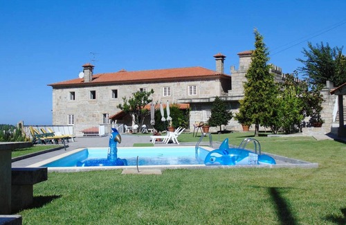 Parameira Villa | Homerez - Villa for 12 ppl. with swimming-pool, garden and terrace at Fermedo