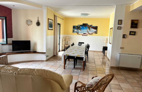 Pergusa Villa | Homerez - Villa for 12 ppl. with swimming-pool, garden and terrace at Enna