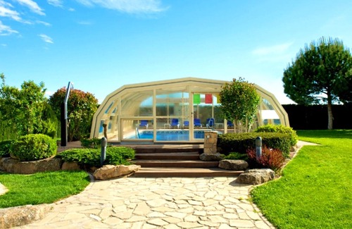 Tornabous Villa | Homerez - Villa for 15 ppl. with swimming-pool, jacuzzi and terrace at Tornabous