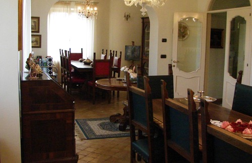 Mogliano Villa | Homerez - Villa for 8 ppl. with swimming-pool, jacuzzi and garden at Mogliano