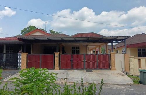 Kulim House | Homestay Amin 4 Fully Aircond Bedroom & 2 Bathroom