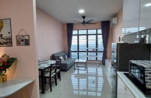 Taman Daya Apartment | Homestay ARC Cozyhome Austin Hills 4-5pax