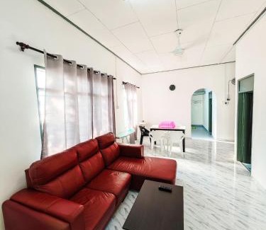 Kampung Surau Panjang House | HOMESTAY ATTOHIRI, Atas Tol