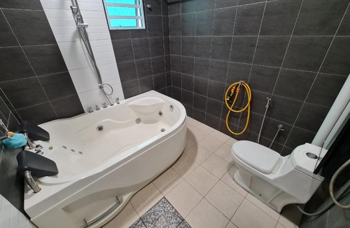Hulu Kinta House | HOMESTAY EPOH MANJOI WITH PRIVATE POOL AND JACUZZI