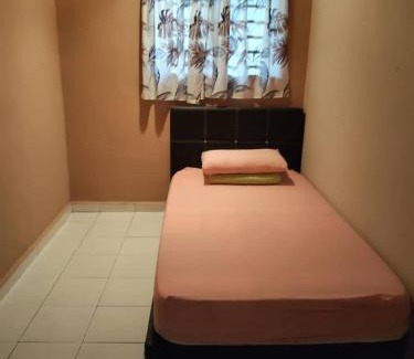 Pekan Nanas House | Homestay LubokSawah
