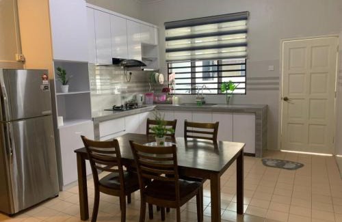 Desa Manjung Raya House | Homestay Maryam