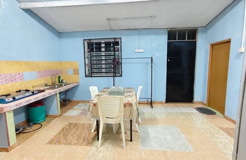 Kampung Sungai Karang Darat House | Homestay Murah Cheap and very satisfying