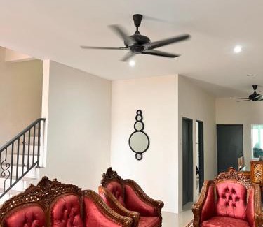 Bota House | Homestay Seri Iskandar By Ummi