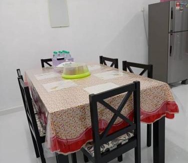 Kampung Bintong House | Homestay Usrati 17J (untuk muslims sahaja)