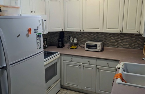 Meadowlawn House | Homestay Vaca! 25% off LTR. 3 Bdr with work space. Pet Friendly!