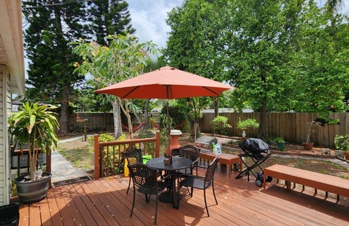 Meadowlawn House | Homestay Vaca! 25% off LTR. 3 Bdr with work space. Pet Friendly!