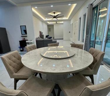 Kangar Villa | Homestay Villa Amyrul