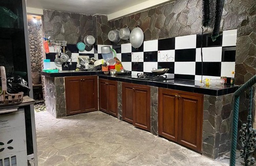 Colomadu Villa | Homestay Villa Unique Solo