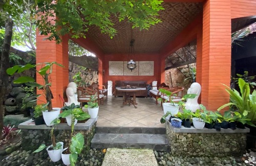 Colomadu Villa | Homestay Villa Unique Solo
