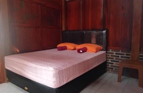Banjarasri House | Homestay Wongso Kasongan