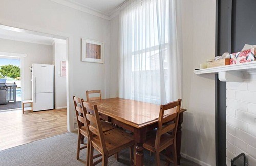 Otahuhu House | Homestead Haven Bungalow with Pool and Air-Con