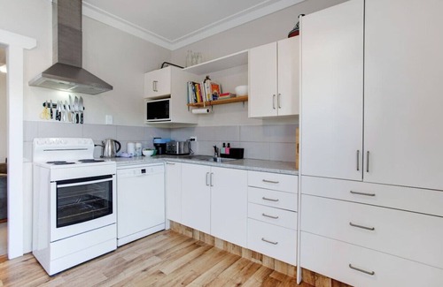 Otahuhu House | Homestead Haven Bungalow with Pool and Air-Con