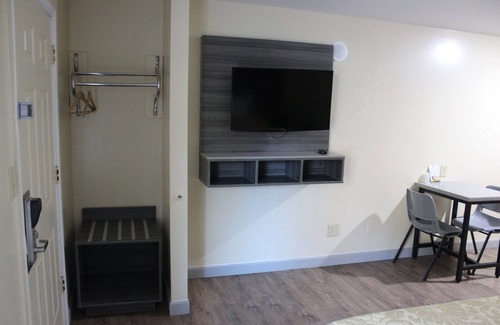 Canton Hotel | Homestead Inn