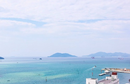 Downtown Kota Kinabalu Condo | Homesuite' Home at The Shore KK