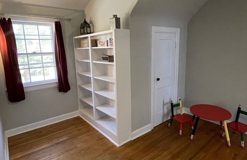 Mount Vernon House | Hometown charm, family friendly campus living