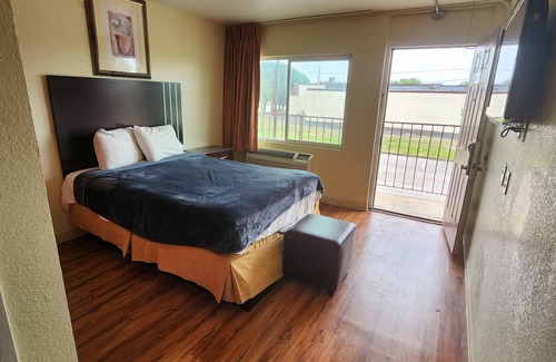 Mesquite Hotel | HomeTown Inn and Suites