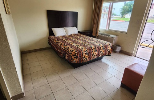 Mesquite Hotel | HomeTown Inn and Suites
