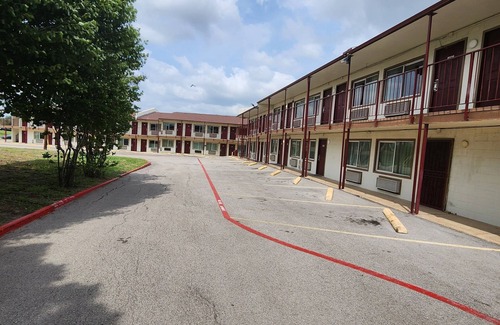 Mesquite Hotel | HomeTown Inn and Suites
