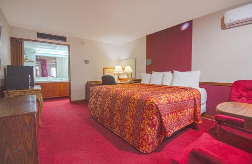 Liberal Hotel | HomeTown Inn By OYO - Liberal, KS