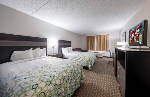 East Syracuse Hotel | HomeTown Inn by Red Roof East Syracuse