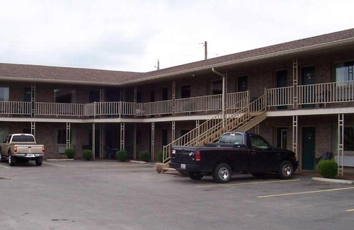 Morganfield Hotel | Hometown Inn Morganfield