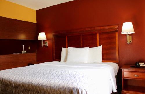 Longview Hotel | HomeTown Inn & Suites