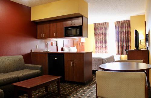 Longview Hotel | HomeTown Inn & Suites