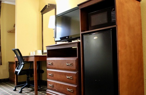 Longview Hotel | HomeTown Inn & Suites
