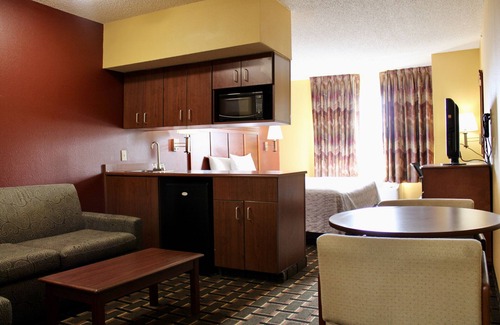 Longview Hotel | HomeTown Inn & Suites