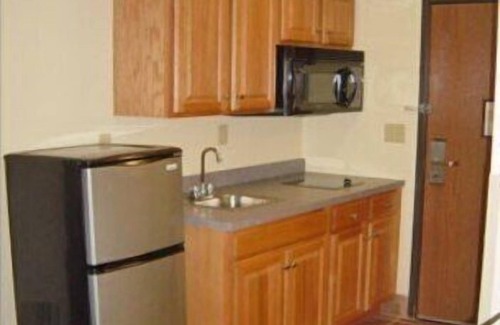Schererville Hotel | HomeTown Inn & Suites