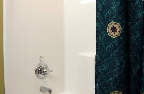 Schererville Hotel | HomeTown Inn & Suites